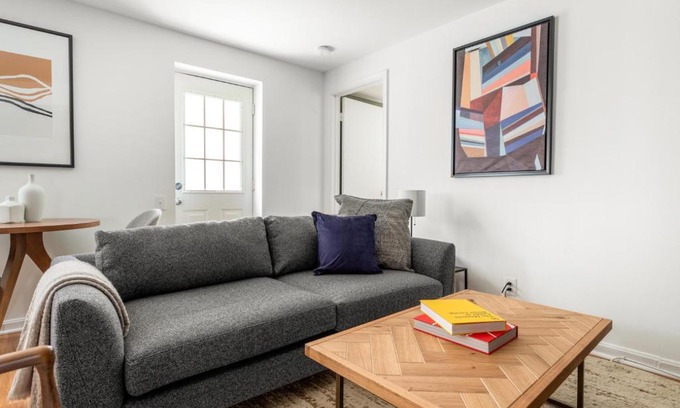 Adams Morgan Apartment | Convenient Dupont Circle 1BR Near U St Metro & Glens Market