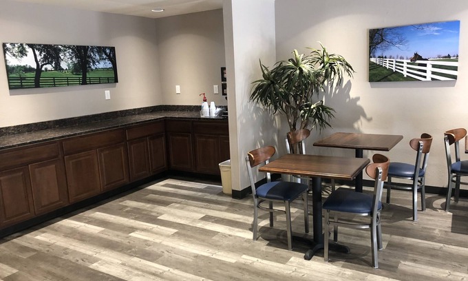 St. Matthews Hotel | Ideal DuPont Suites with Breakfast and Family Amenities