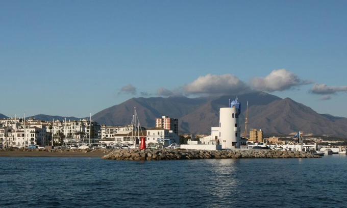 Castillo de Sabinillas Apartment | Beachfront Bliss at Duquesa: Relaxing Getaway Awaits