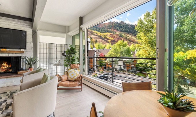 Aspen Condo | Exceptional Durant Condos with Pool & Spa in Aspen Snowmass