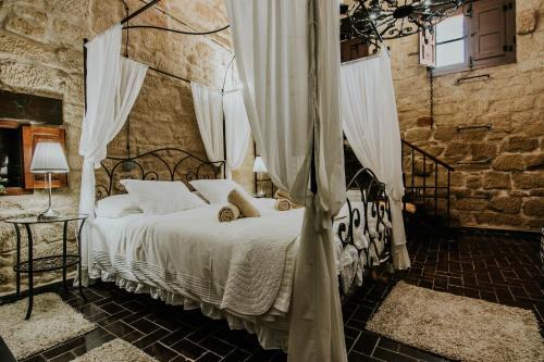 Cihuri Villa | Experience Royal Comfort in La Rioja with Ocean Views