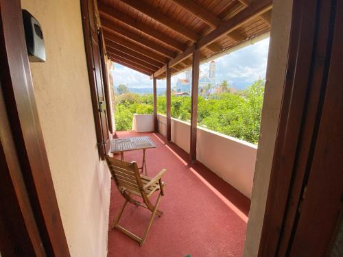 Alikianos Apartment | Dusk Apartments: Breathtaking Mountain Views Await