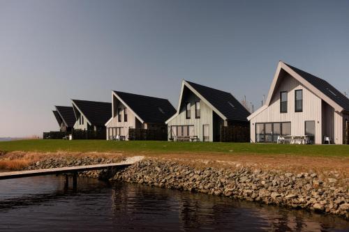 Lauwersoog House | Discover Baayvilla's: Family-Friendly with Hot Tub Retreat
