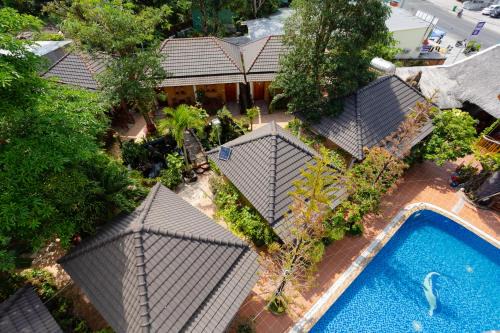 Cua Lap Apartment | Resort Duy Ngọc: Pet-Friendly Getaway with Ocean Views