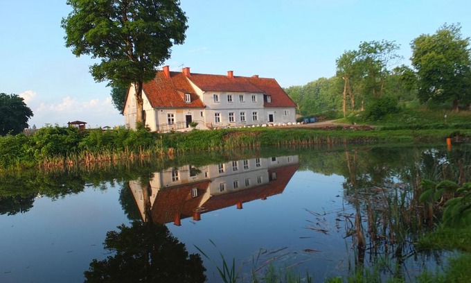 gmina Banie Mazurskie House | Pet-Friendly Dwór Klewiny: Family Comfort Awaits