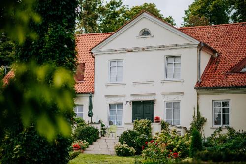 Ketrzyn House | Pet-Friendly Dwór Muławki with Breakfast & Family Amenities