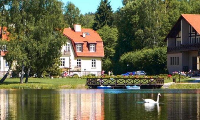 gmina Barwice Bed & Breakfast | Relax at Dwór Pomorski: Oceanfront Retreat with Pool
