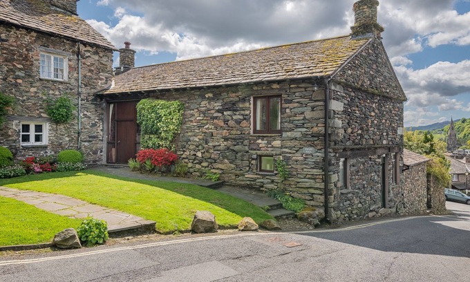 Ambleside House | Family-Friendly Dwarf Hall in the Heart of Ambleside