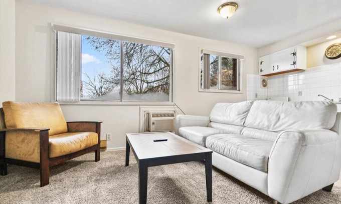 Cliff - Cannon Apartment | Prime Downtown 1 Bedroom: Walk to Hospital & Child-Friendly