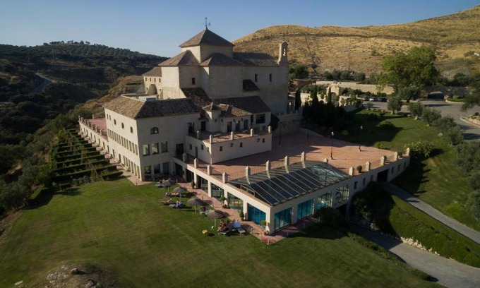 Antequera Hotel | Elegant DWO Convento la Magdalena: Pet-Friendly Oasis