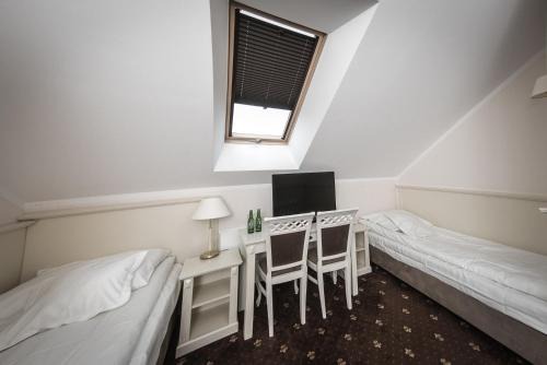 gmina Nowe Miasto nad Pilica Hotel | Discover Dworek Nad Pilicą: Pet-Friendly with Ocean Views