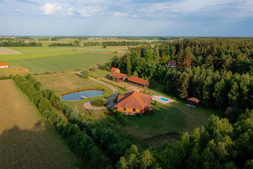 gmina Tuczna Ski Chalet | Dworek Ogrodniki: Year-Round Retreat with Pool & Sauna