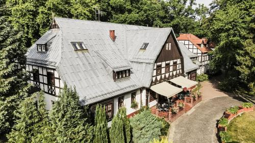 gmina Sianow Bed & Breakfast | Discover Dworek Osiecki: Pet-Friendly Retreat with Pool