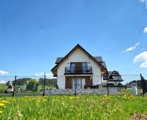 Czarna Gora Apartment | Experience Dychnijzese: A 4-Star Family-Friendly Retreat