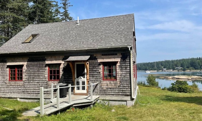 Vinalhaven House | Relaxing Dyers Hideout Cottage on Scenic Dyers Island