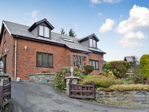 Llanafan House | Indulge in Comfort at Dyffryn Haidd: Pet & Child Friendly