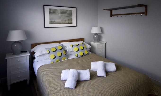 Mawgan Porth Cottage | Comfortable Dynnarge Terrace: Ideal for Families of Four