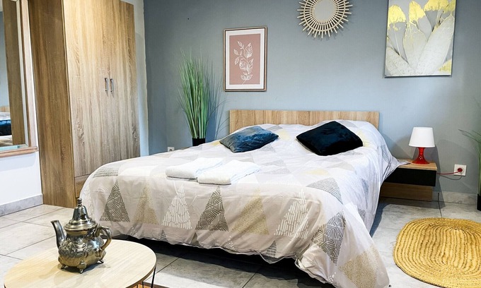 Seyssinet-Pariset Apartment | Pet-Friendly Stay at The LouHaiZi with Top Ratings!