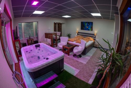 Berekfurdo Apartment | Elegant E 14 with Relaxing Hot Tub and 9/10 Guest Rating