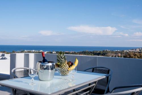 Petaloudes Apartment | Elegant E&A Apartment with Sea View and Top Ratings