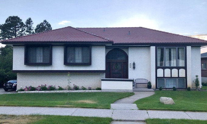 Bountiful House | Scenic E Bountiful 3Br Retreat with Ocean View & Parking