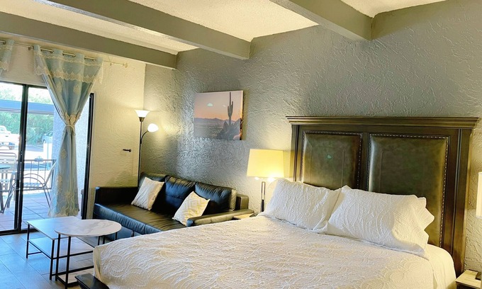 Scottsdale Condo | Inviting Scottsdale Private Room with Pool & Hot Tub