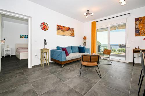Gerakini Apartment | Family Apartment with Ocean View by the Sea - 4 Star Stay