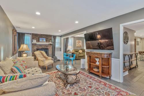 Porter Heights House | Family-Friendly E Nash SF Home Near Broadway & Chef's Kitchen