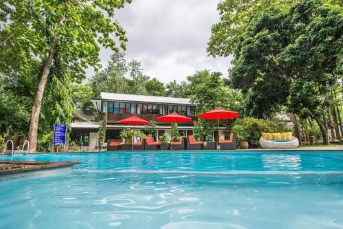 Su Thep Resort | Relaxing E-Outfitting Doikham Resort with Oceanfront Views