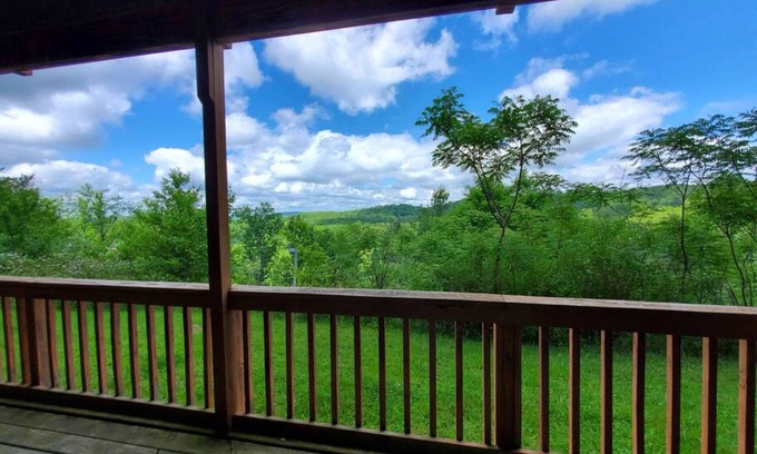 Ghent Condo | Discover E102 Winterplace Condo: Ski In/Ski Out Retreat
