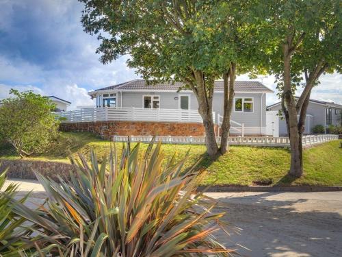 Mynytho House | Relax at E19 The Warren: Pet-Friendly Pool Retreat