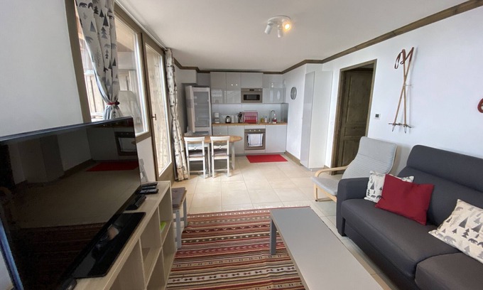 Prapoutel Apartment | Spacious E301: Top-Rated Family Retreat with Kitchen & Breakfast
