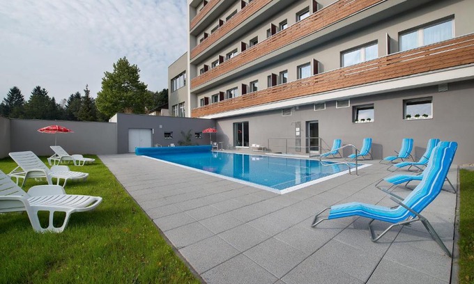 Tremosnice Hotel | Relaxing Retreat at EA Hotel Kraskov: 4-Star Comfort & Spa