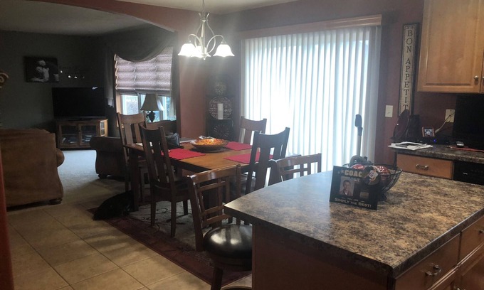 Oshkosh House | Top-Rated EAA House Rental: Pet-Friendly & Breakfast Included