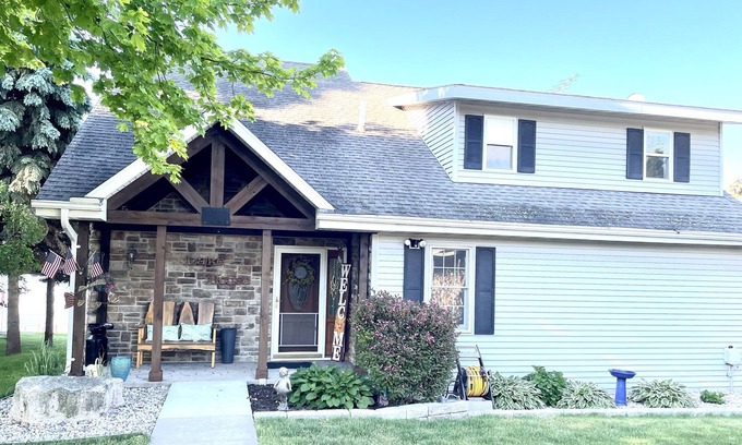 Butte Des Morts House | Pet-Friendly Retreat at EAA Property on Lake Butte des Morts