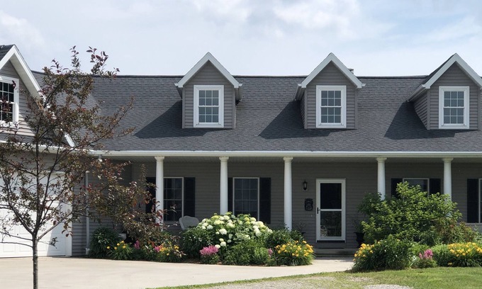 Butte Des Morts House | Serene EAA Relaxing Country Home with Spa & Family Amenities