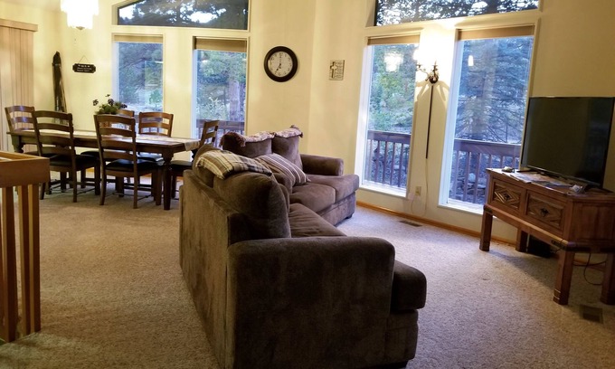 Carriage Hills House | Experience Eagle Cliff Cottage: Family-Friendly Retreat