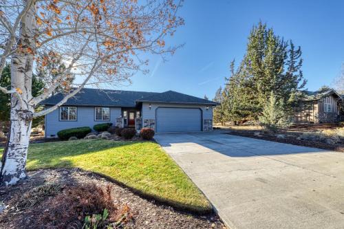 Redmond House | Relaxing Eagle Crest Nature Retreat with Pool & Hot Tub