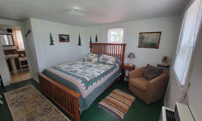 Eagle Harbor Cottage | Harbor Pines: Cozy Cabin with Lake Views Near Houghton