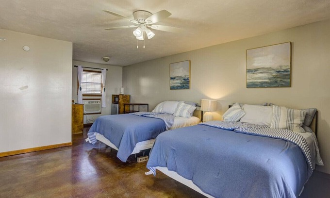 Redwood Hotel | Cozy Eagle Landing Hotel Room with Lake View & Kitchen