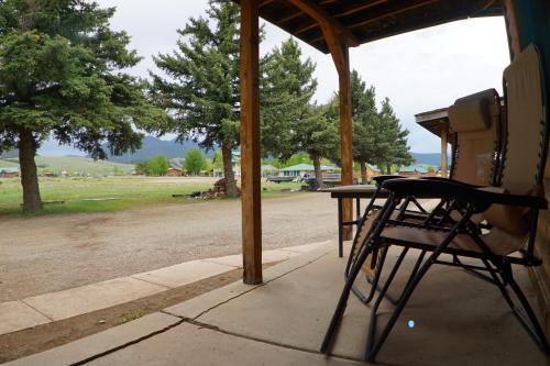 Eagle Nest Hotel | Family-Friendly Eagle Nest Fly Shack & Lodge - 8.5/10 Rated