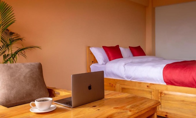 Changunarayan Hotel | Inviting Eagle Nest Hotel: Family-Friendly with Breakfast