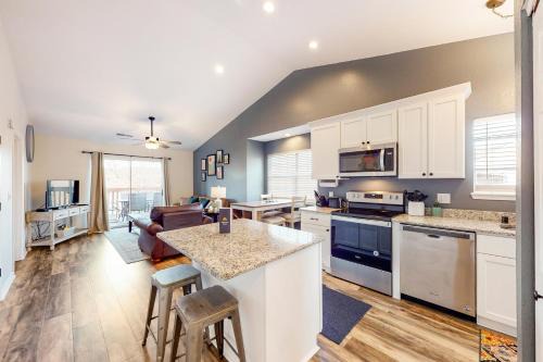 Indian Point Apartment | Inviting Eagle Nest Resort: Family-Friendly with Pool Access