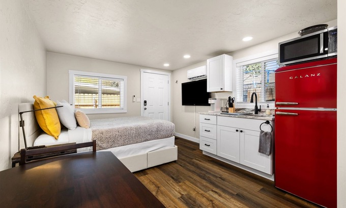 Eagle Apartment | Eagle Nest Retreat | Modern Studio in the Heart of Eagle