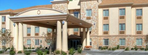Pecos Hotel | Discover Holiday Inn Express & Suites Pecos with Pool Access
