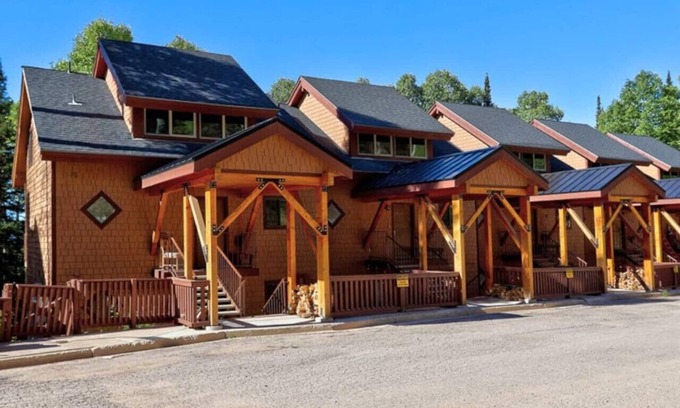 Beaver Condo | Family-Friendly Eagle Point Ski Resort Wooded Ridge Condos