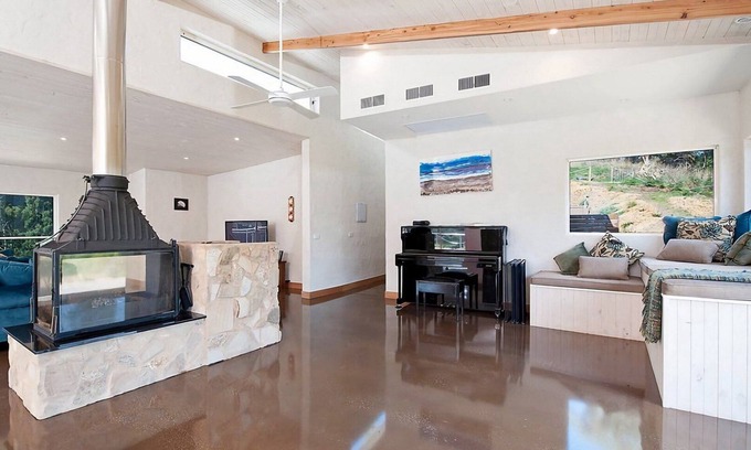 Apollo Bay House | Pet-Friendly Eagle Ridge: Your Gateway to Relaxation!