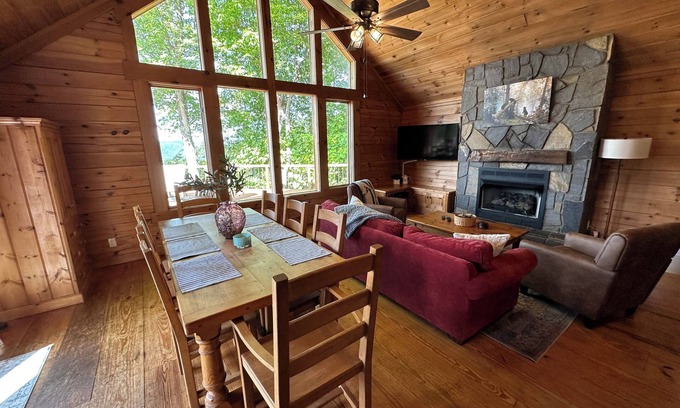 Maggie Valley Cabin | Pet-Friendly Eagle Ridge in Maggie Valley with Ocean Views