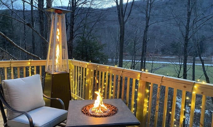 Stockbridge House | Eco-Friendly Eagle Ridge Treehouse with Spa and Hot Tub