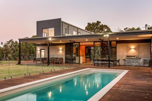 Eagle Bay House | Coastal Getaway at Eagle Rise with Oceanfront Pool